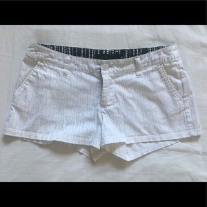 Volcom Shorts White with Pattern size 3